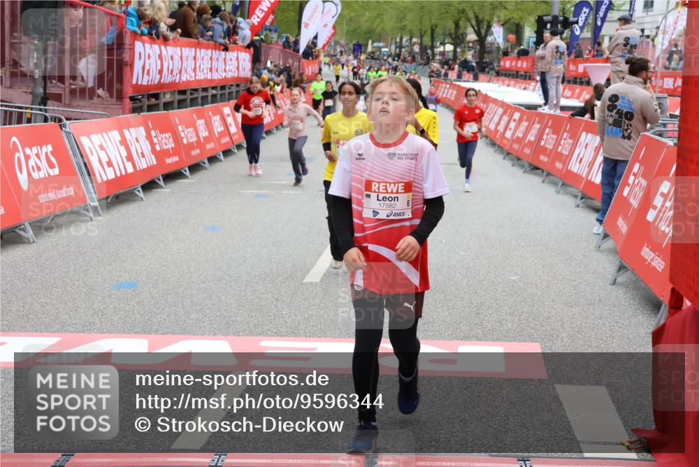25.04.2026 - Das Zehntel Strokosch-Dieckow http://msf.ph/oto/9596344 25.04.2026 15:03:41 Ziel 15500, 15774, 16202, 16532, 17438, 17582, 17612, 17668, 18075, 18121, 15500, 15774, 16202, 16532, 17438, 17582, 17612, 17668, 18075, 18121 meine-sportfotos.de