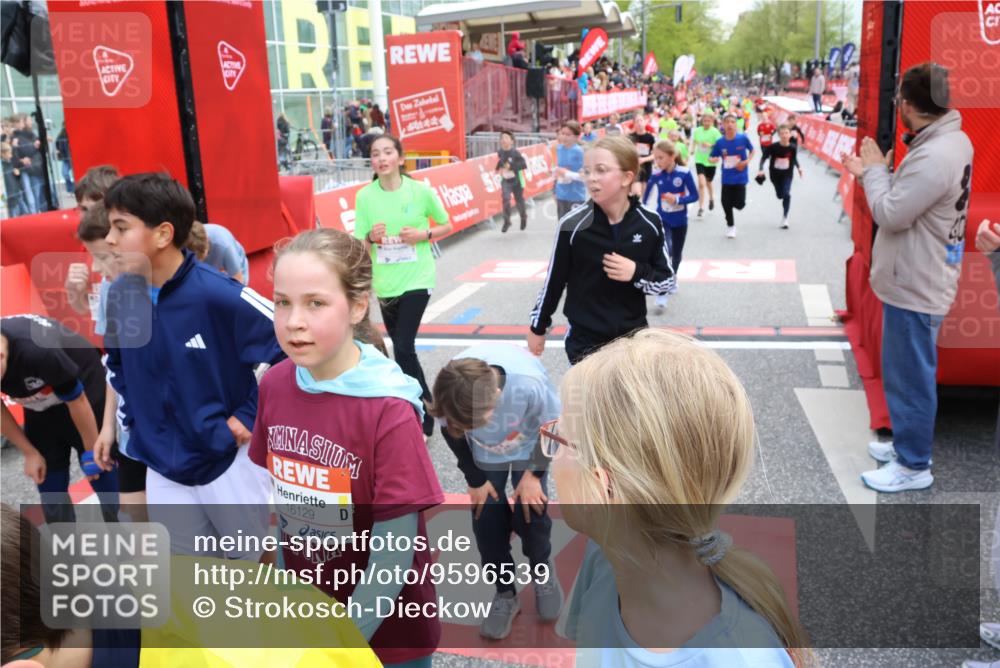 25.04.2026 - Das Zehntel Strokosch-Dieckow http://msf.ph/oto/9596539 25.04.2026 14:58:23 Ziel 15013, 15187, 15359, 15543, 15617, 15723, 15828, 15840, 15919, 15924, 15999, 16002, 16023, 16129, 16273, 16274, 16404, 16471, 16472, 16474, 16482, 16523, 16538, 16623, 16757, 16879, 17037, 17177, 17708, 17709, 17836, 17850, 18044, 18098, 18346, 15013, 15187, 15359, 15543, 15617, 15723, 15828, 15840, 15919, 15924, 15999, 16002, 16023, 16129, 16273, 16274, 16404, 16471, 16472, 16474, 16482, 16523, 16538, 16623, 17177, 17836, 17850 meine-sportfotos.de
