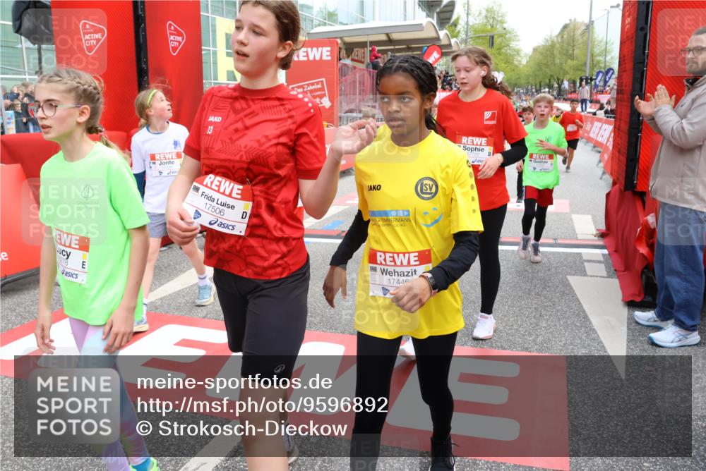 25.04.2026 - Das Zehntel Strokosch-Dieckow http://msf.ph/oto/9596892 25.04.2026 14:58:37 Ziel 15032, 15179, 15314, 15389, 15398, 15433, 15451, 15511, 15541, 15639, 15752, 15824, 15917, 15944, 16072, 16178, 16278, 16483, 16502, 16563, 16610, 16859, 16911, 16913, 17252, 17342, 17446, 17489, 17506, 17613, 17693, 17722, 17998, 18107, 15032, 15179, 15314, 15389, 15398, 15433, 15451, 15511, 15541, 15639, 15752, 15824, 15917, 15944, 16072, 16178, 16278, 16483, 16502, 16563, 16610, 16859, 16911, 16913, 17252, 17342, 17446, 17489, 17506, 17613, 17693, 17722 meine-sportfotos.de