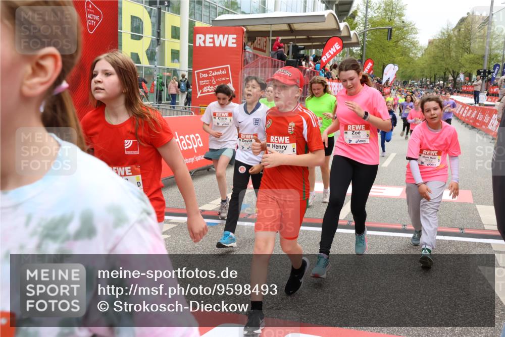 25.04.2026 - Das Zehntel Strokosch-Dieckow http://msf.ph/oto/9598493 25.04.2026 15:00:57 Ziel 15248, 15469, 15472, 15652, 16011, 16219, 16323, 16328, 16408, 16425, 16456, 16460, 16696, 16956, 16966, 17368, 17370, 17700, 17820, 17831, 17907, 18040, 18056, 15248, 15469, 15472, 15652, 16011, 16219, 16323, 16328, 16408, 16425, 16456, 16460, 16696, 16956, 16966, 17368, 17370, 17700, 17820, 17831, 17907, 18040, 18056 meine-sportfotos.de