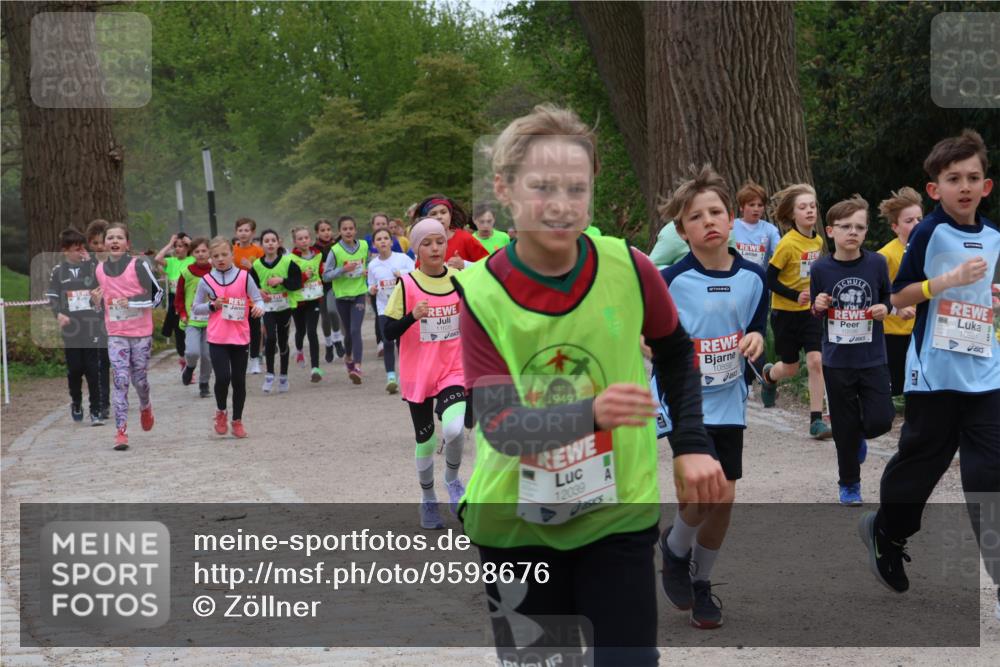 25.04.2026 - Das Zehntel Zöllner http://msf.ph/oto/9598676 25.04.2026 12:42:26 Laufen 1949, 12039, 10859, 10861 meine-sportfotos.de