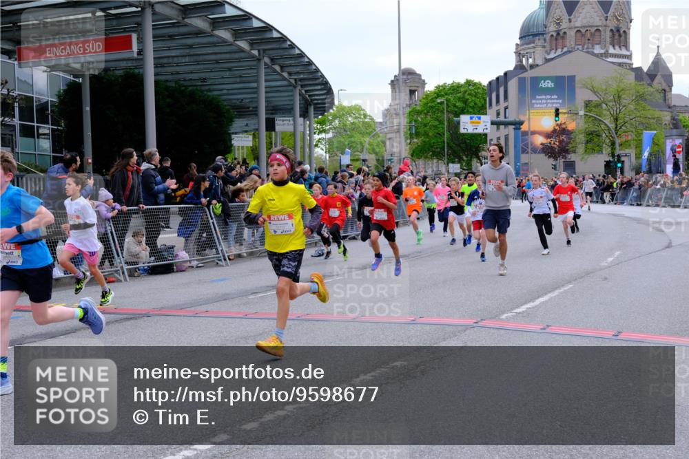 25.04.2026 - Das Zehntel Tim E. http://msf.ph/oto/9598677 25.04.2026 14:52:30 Ziel 15136, 15173, 15340, 15420, 15832, 15894, 16051, 16075, 16113, 16529, 16553, 16556, 16592, 16681, 16684, 16687, 16701, 16716, 16855, 16957, 16990, 17157, 17500, 17643, 17707, 17754, 17813, 17881, 17927, 17997, 18051, 18117, 18151, 18209, 18235, 18297, 18351 meine-sportfotos.de