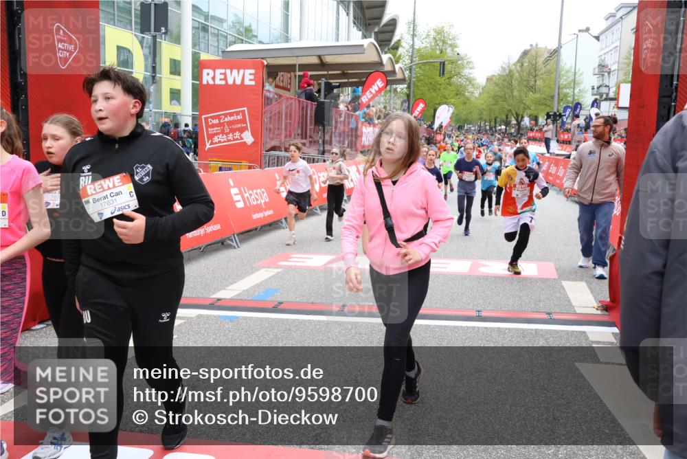 25.04.2026 - Das Zehntel Strokosch-Dieckow http://msf.ph/oto/9598700 25.04.2026 15:01:08 Ziel 15016, 15041, 15044, 15590, 15600, 16121, 16165, 16170, 16612, 16617, 16662, 17224, 17254, 17337, 17521, 17532, 17631, 17909, 17992, 18000, 18050, 18112, 18122, 18134, 15016, 15041, 15044, 15590, 15600, 16121, 16165, 16170, 16612, 16617, 16662, 17224, 17254, 17337, 17521, 17532, 17631, 17909, 17992, 18000, 18050, 18112, 18122, 18134 meine-sportfotos.de