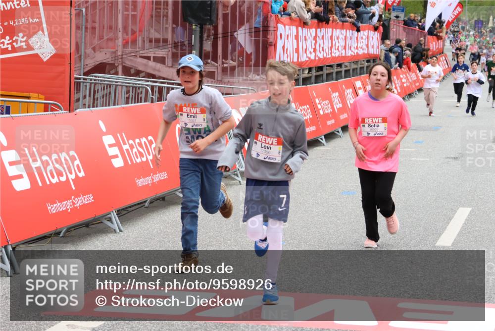 25.04.2026 - Das Zehntel Strokosch-Dieckow http://msf.ph/oto/9598926 25.04.2026 15:05:21 Ziel 15351, 15534, 16173, 16959, 17386, 17387, 15351, 15534, 16173, 16959, 17386, 17387 meine-sportfotos.de