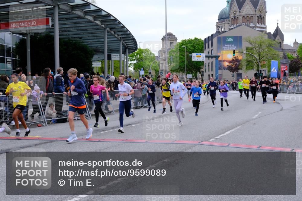 25.04.2026 - Das Zehntel Tim E. http://msf.ph/oto/9599089 25.04.2026 14:52:58 Ziel 15037, 15065, 15234, 15318, 15332, 15463, 15470, 15496, 15499, 15533, 15598, 15610, 15812, 15835, 15843, 15846, 15972, 16042, 16087, 16217, 16294, 16320, 16354, 16356, 16365, 16370, 16655, 16791, 16793, 16834, 16901, 16915, 16916, 16919, 16923, 17016, 17172, 17426, 17449, 17568, 17652, 17655, 17730, 17799, 18029, 18052 meine-sportfotos.de