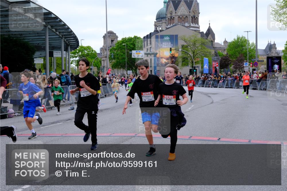 25.04.2026 - Das Zehntel Tim E. http://msf.ph/oto/9599161 25.04.2026 14:53:03 Ziel 15037, 15065, 15200, 15234, 15425, 15438, 15445, 15463, 15470, 15496, 15499, 15533, 15598, 15637, 15843, 15853, 15972, 16042, 16217, 16294, 16320, 16332, 16354, 16356, 16365, 16370, 16414, 16576, 16609, 16834, 16916, 16919, 17016, 17192, 17339, 17426, 17449, 17568, 17632, 17652, 17655, 17953, 18226 meine-sportfotos.de