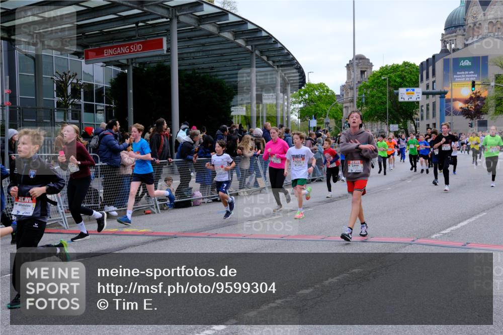 25.04.2026 - Das Zehntel Tim E. http://msf.ph/oto/9599304 25.04.2026 14:53:20 Ziel 15048, 15061, 15096, 15211, 15218, 15326, 15404, 15457, 15521, 15529, 15808, 15956, 15967, 16193, 16242, 16359, 16535, 16541, 16627, 16776, 16833, 16980, 16988, 17007, 17052, 17062, 17140, 17225, 17240, 17251, 17256, 17537, 17587, 17803, 17851, 17887, 17955, 17971, 17988, 18002, 18005, 18013, 18123, 18205, 18286, 18331, 18343 meine-sportfotos.de