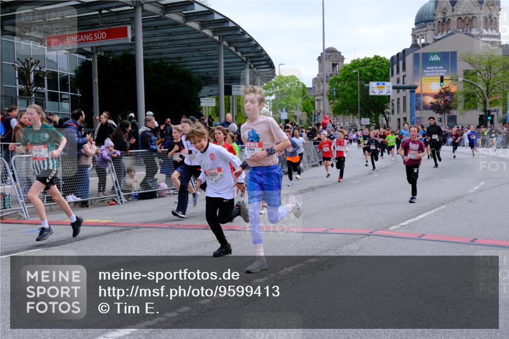 25.04.2026 - Das Zehntel Tim E. http://msf.ph/oto/9599413 25.04.2026 14:53:32 Ziel 15218, 15270, 15315, 15345, 15419, 15640, 15665, 15672, 15732, 15736, 15808, 15842, 16018, 16052, 16158, 16187, 16205, 16218, 16340, 16352, 16416, 16431, 16501, 16665, 16686, 16693, 16769, 16774, 16776, 16969, 17085, 17126, 17253, 17587, 17697, 17803, 17851, 18123, 18198, 18214, 18282, 18328 meine-sportfotos.de