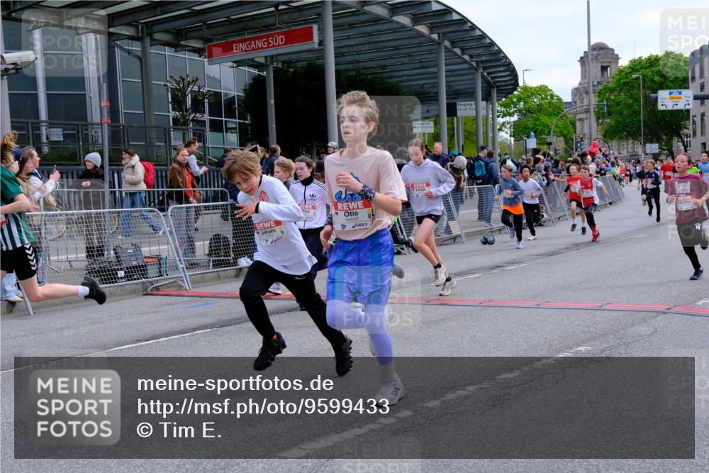 25.04.2026 - Das Zehntel Tim E. http://msf.ph/oto/9599433 25.04.2026 14:53:33 Ziel 15270, 15315, 15345, 15419, 15588, 15640, 15665, 15672, 15732, 15736, 15842, 15996, 16018, 16052, 16158, 16187, 16205, 16218, 16250, 16251, 16340, 16352, 16416, 16431, 16501, 16665, 16686, 16693, 16769, 16774, 16969, 17085, 17126, 17253, 17697, 18198, 18214, 18282, 18328 meine-sportfotos.de