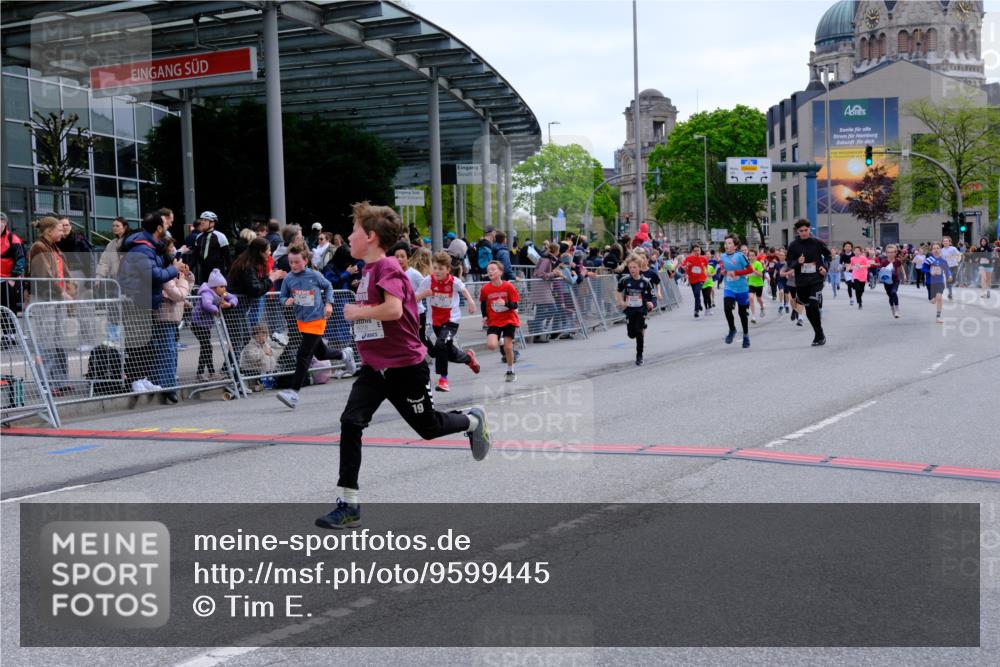 25.04.2026 - Das Zehntel Tim E. http://msf.ph/oto/9599445 25.04.2026 14:53:34 Ziel 15260, 15270, 15315, 15345, 15419, 15588, 15640, 15665, 15672, 15732, 15736, 15842, 15996, 16018, 16052, 16158, 16187, 16205, 16218, 16250, 16251, 16340, 16352, 16416, 16431, 16433, 16501, 16665, 16686, 16693, 16769, 16774, 16836, 17085, 17092, 17126, 17253, 17697, 17703, 18198, 18214, 18282, 18328 meine-sportfotos.de