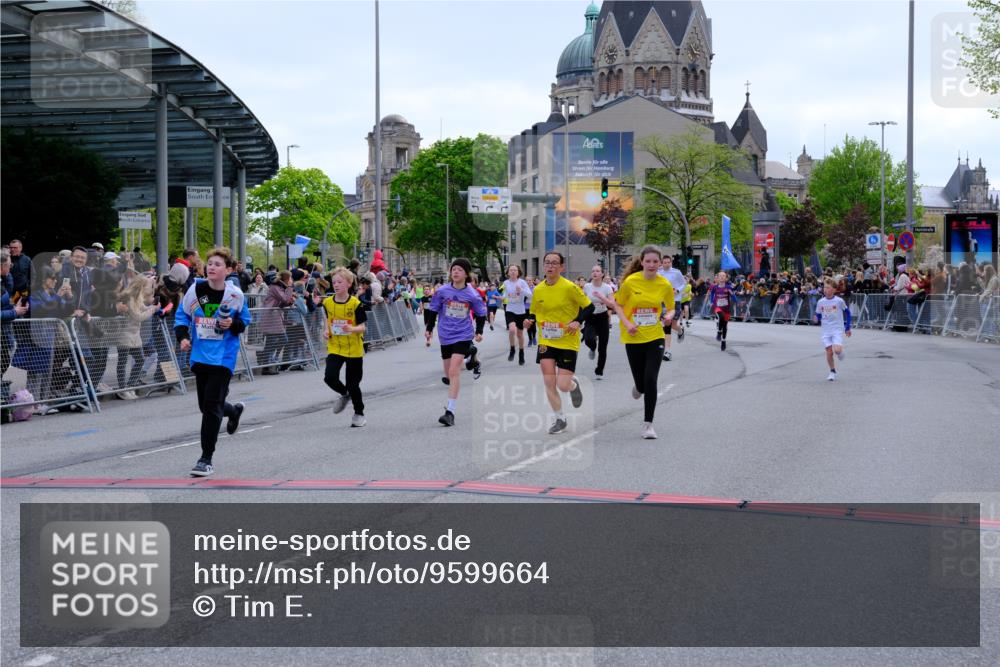 25.04.2026 - Das Zehntel Tim E. http://msf.ph/oto/9599664 25.04.2026 14:54:02 Ziel 15007, 15045, 15114, 15208, 15214, 15225, 15392, 15396, 15405, 15432, 15454, 15720, 15861, 15867, 15889, 15969, 16096, 16223, 16243, 16440, 16470, 16481, 16624, 16644, 16651, 16706, 16909, 16989, 17003, 17079, 17132, 17164, 17427, 17731, 17759, 17766, 17788, 18010, 18049, 18062, 18063, 18066, 18167 meine-sportfotos.de