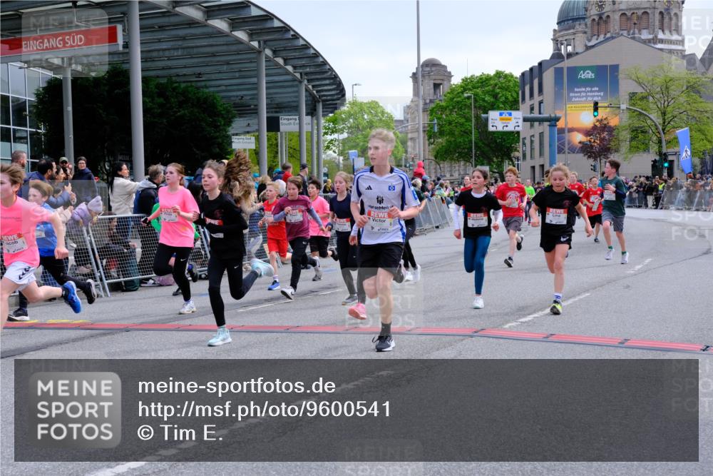 25.04.2026 - Das Zehntel Tim E. http://msf.ph/oto/9600541 25.04.2026 14:54:55 Ziel 15127, 15167, 15251, 15252, 15373, 15380, 15646, 15689, 15693, 15698, 15714, 15719, 15797, 15820, 15959, 16050, 16080, 16103, 16151, 16288, 16314, 16321, 16331, 16336, 16434, 16486, 16503, 16509, 16618, 16754, 16871, 16874, 16961, 17014, 17040, 17110, 17116, 17511, 17990, 18079, 18141, 18144 meine-sportfotos.de