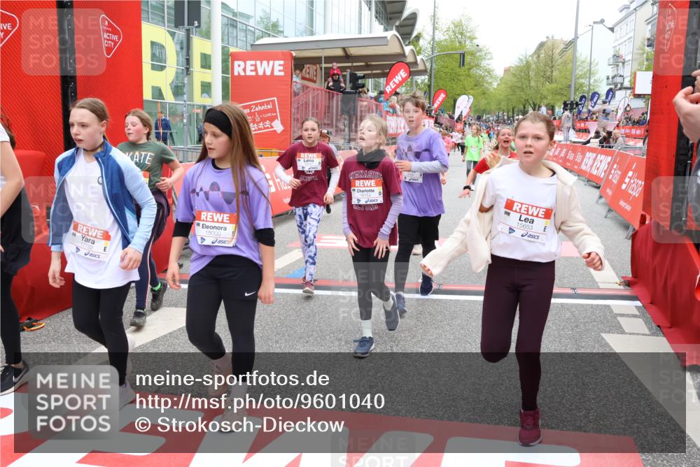 25.04.2026 - Das Zehntel Strokosch-Dieckow http://msf.ph/oto/9601040 25.04.2026 15:02:15 Ziel 15000, 15031, 15056, 15091, 15109, 15609, 15653, 15669, 15758, 16110, 16115, 16127, 16147, 16153, 16946, 17484, 17732, 18330, 15000, 15031, 15056, 15091, 15109, 15609, 15653, 15669, 15758, 16110, 16115, 16127, 16147, 16153, 16946, 17484, 17732, 18330 meine-sportfotos.de