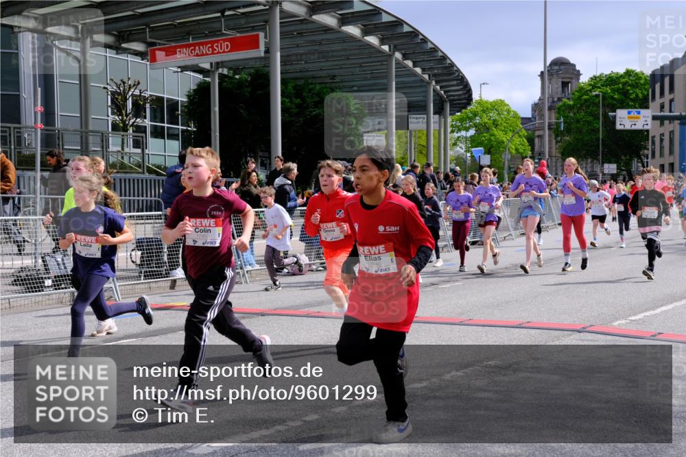 25.04.2026 - Das Zehntel Tim E. http://msf.ph/oto/9601299 25.04.2026 14:55:37 Ziel 15066, 15072, 15073, 15075, 15077, 15081, 15112, 15125, 15422, 15546, 15553, 15564, 15589, 15604, 15654, 15679, 15688, 15696, 15715, 15844, 16014, 16036, 16041, 16043, 16634, 16772, 16866, 16872, 16892, 17093, 17197, 17228, 17453, 17512, 17533, 17583, 17638, 17640, 17750, 17753, 18012, 18100, 18160, 18279 meine-sportfotos.de