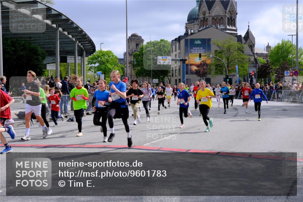 25.04.2026 - Das Zehntel Tim E. http://msf.ph/oto/9601783 25.04.2026 14:56:06 Ziel 15106, 15113, 15126, 15130, 15201, 15271, 15275, 15285, 15385, 15452, 15466, 15645, 15663, 15682, 15726, 15879, 15954, 15975, 16001, 16016, 16017, 16031, 16081, 16093, 16120, 16208, 16318, 16337, 16384, 16449, 16477, 16572, 16580, 16683, 16691, 16778, 16837, 16908, 16983, 16991, 17049, 17108, 17111, 17130, 17131, 17139, 17399, 17459, 17513, 17514, 17535, 17553, 17554, 17628, 17664, 17686, 17796, 17843, 17847, 17976, 17979, 18165, 18284, 18299 meine-sportfotos.de