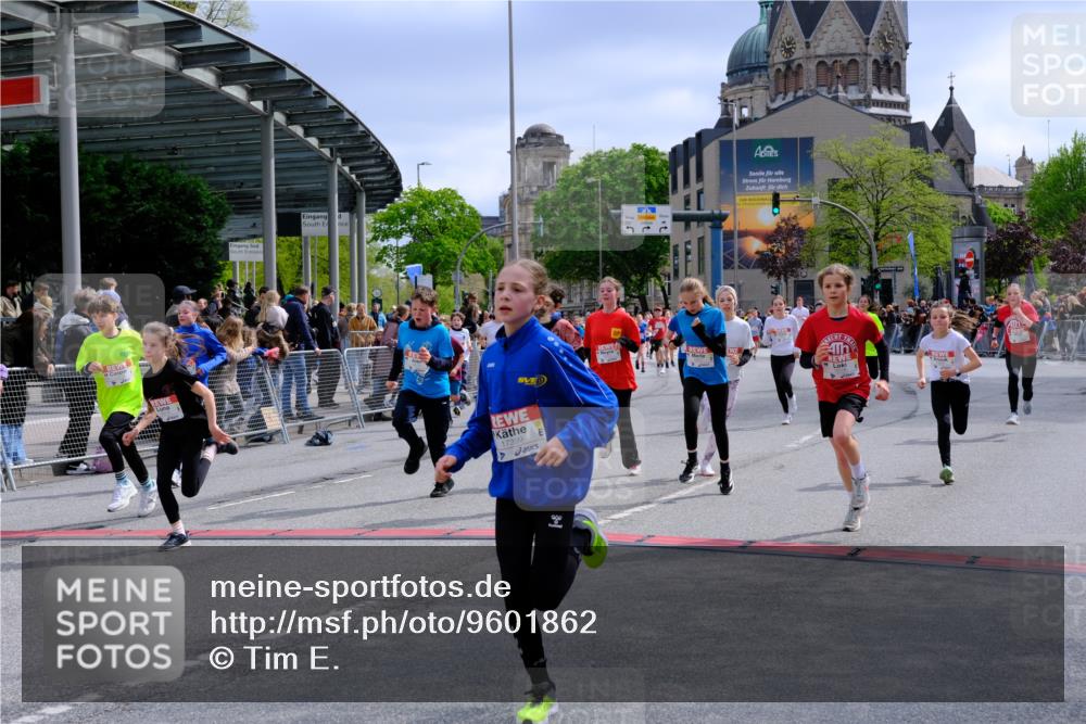 25.04.2026 - Das Zehntel Tim E. http://msf.ph/oto/9601862 25.04.2026 14:56:09 Ziel 15106, 15126, 15130, 15201, 15387, 15466, 15549, 15726, 15804, 15879, 15954, 15975, 16017, 16031, 16081, 16093, 16120, 16144, 16208, 16318, 16337, 16381, 16384, 16449, 16477, 16572, 16580, 16683, 16691, 16837, 16908, 16983, 17072, 17108, 17111, 17399, 17455, 17459, 17535, 17628, 17664, 17686, 17795, 17796, 17843, 17847, 17966, 17969, 17976, 17979, 18165, 18284, 18299 meine-sportfotos.de