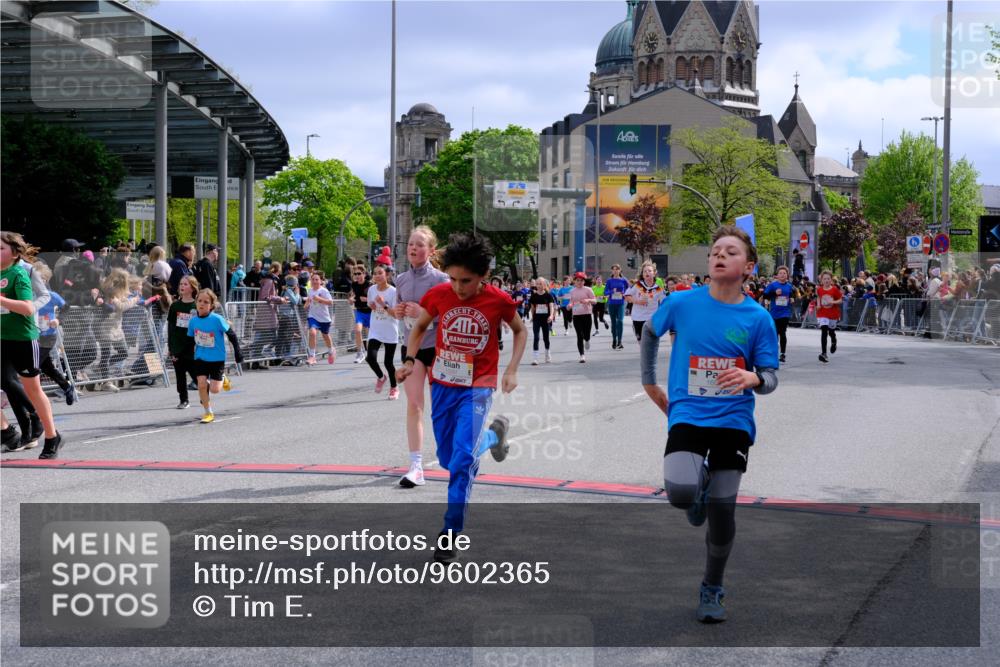 25.04.2026 - Das Zehntel Tim E. http://msf.ph/oto/9602365 25.04.2026 14:56:31 Ziel 15022, 15023, 15028, 15084, 15097, 15191, 15368, 15410, 15448, 15566, 15657, 15680, 15963, 16156, 16221, 16319, 16335, 16358, 16463, 16476, 16485, 16520, 16546, 16554, 16671, 16768, 16782, 16811, 16821, 16914, 17055, 17120, 17167, 17184, 17255, 17349, 17377, 17526, 17585, 17740, 17821, 17859, 17977, 17983, 17991, 18067, 18138, 18152, 18294 meine-sportfotos.de