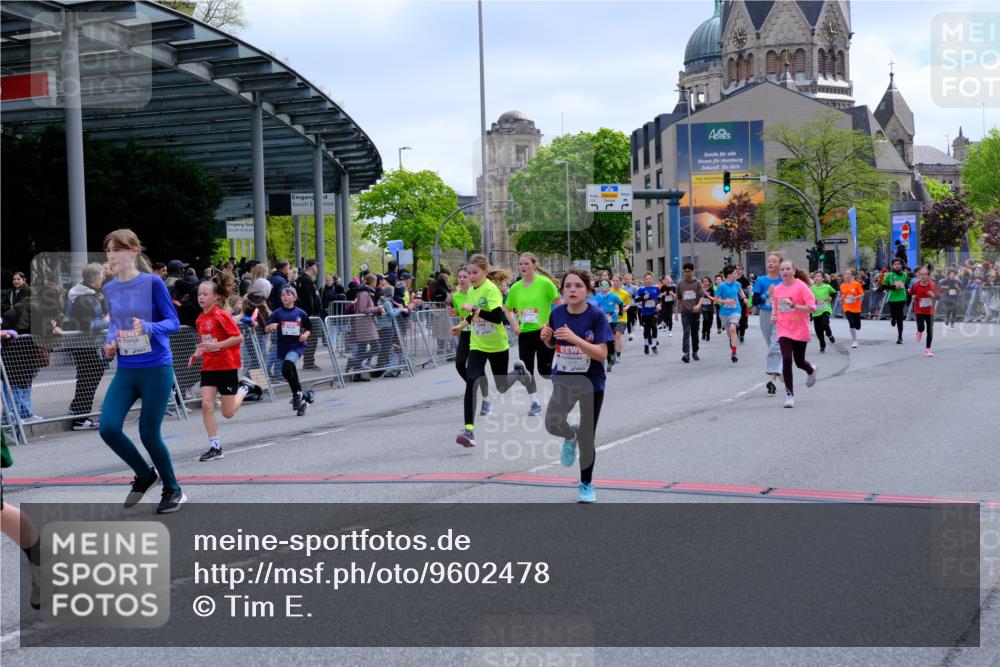25.04.2026 - Das Zehntel Tim E. http://msf.ph/oto/9602478 25.04.2026 14:56:38 Ziel 15023, 15049, 15084, 15229, 15368, 15410, 15448, 15566, 15595, 15606, 15657, 15668, 15680, 15807, 16091, 16221, 16287, 16335, 16358, 16418, 16432, 16520, 16546, 16554, 16671, 16768, 16811, 16826, 16848, 16914, 16964, 17031, 17032, 17055, 17120, 17182, 17349, 17495, 17497, 17526, 17547, 17821, 17859, 17937, 18046, 18067, 18186, 18313 meine-sportfotos.de