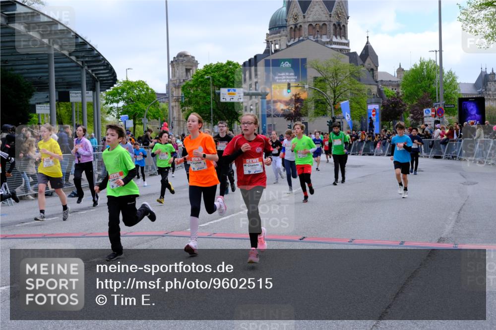 25.04.2026 - Das Zehntel Tim E. http://msf.ph/oto/9602515 25.04.2026 14:56:43 Ziel 15023, 15049, 15099, 15133, 15229, 15311, 15313, 15325, 15368, 15577, 15579, 15595, 15606, 15657, 15668, 15712, 15713, 15807, 16007, 16091, 16245, 16249, 16287, 16338, 16418, 16432, 16480, 16546, 16554, 16809, 16826, 16848, 16876, 16964, 17025, 17031, 17032, 17182, 17201, 17209, 17376, 17495, 17497, 17547, 17550, 17562, 17598, 17807, 17859, 17866, 17937, 18046, 18067, 18147, 18182, 18186, 18313 meine-sportfotos.de