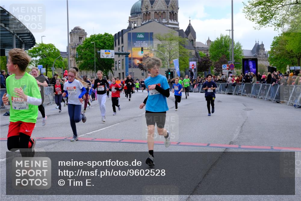 25.04.2026 - Das Zehntel Tim E. http://msf.ph/oto/9602528 25.04.2026 14:56:45 Ziel 15002, 15092, 15099, 15133, 15229, 15311, 15313, 15325, 15441, 15577, 15579, 15595, 15668, 15712, 15713, 15807, 16007, 16044, 16091, 16245, 16249, 16287, 16338, 16367, 16418, 16432, 16459, 16480, 16809, 16826, 16848, 16876, 16964, 17025, 17032, 17173, 17182, 17201, 17205, 17209, 17376, 17495, 17497, 17547, 17550, 17562, 17598, 17807, 17866, 17937, 18046, 18147, 18182, 18313 meine-sportfotos.de