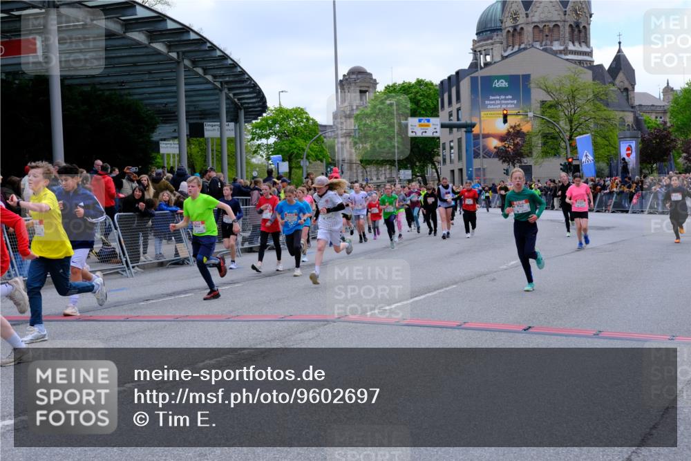 25.04.2026 - Das Zehntel Tim E. http://msf.ph/oto/9602697 25.04.2026 14:57:15 Ziel 15111, 15157, 15443, 15532, 15543, 15617, 15695, 15750, 15858, 15958, 15961, 15966, 16012, 16013, 16160, 16190, 16404, 16424, 16442, 16450, 16455, 16488, 16490, 16656, 16659, 16660, 16744, 16879, 16926, 16945, 16958, 17174, 17353, 17510, 17524, 17531, 17534, 17709, 17717, 17789, 17832, 17884, 18053, 18106 meine-sportfotos.de