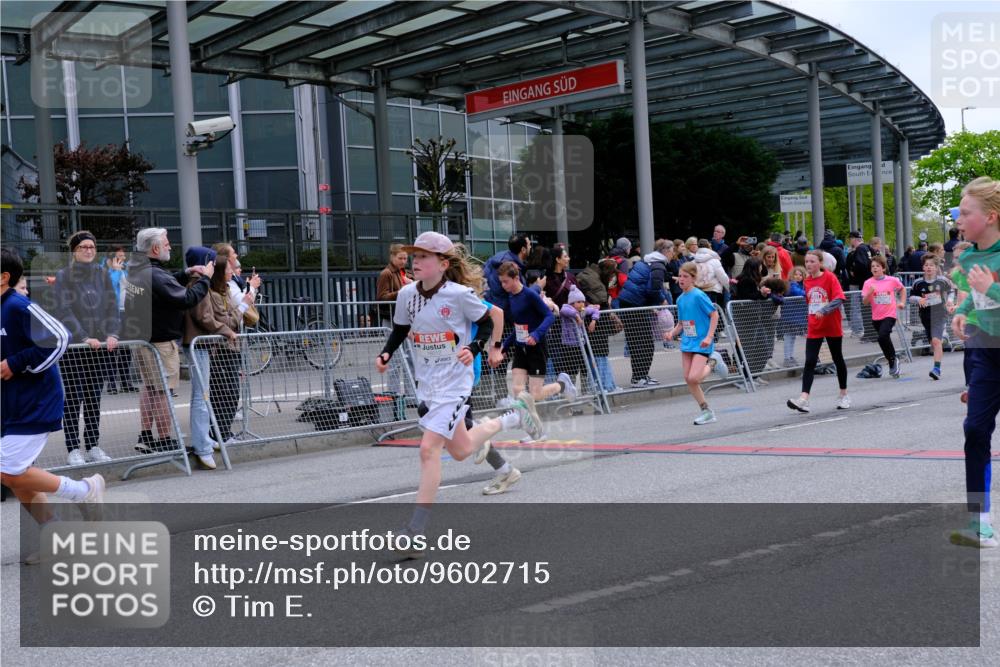 25.04.2026 - Das Zehntel Tim E. http://msf.ph/oto/9602715 25.04.2026 14:57:17 Ziel 15111, 15157, 15443, 15543, 15617, 15695, 15750, 15858, 15958, 15961, 15966, 15999, 16002, 16012, 16013, 16129, 16160, 16190, 16195, 16308, 16404, 16424, 16442, 16450, 16455, 16488, 16490, 16656, 16659, 16814, 16879, 16926, 16945, 16958, 17353, 17524, 17531, 17534, 17709, 17717, 17789, 17913, 18053, 18106 meine-sportfotos.de