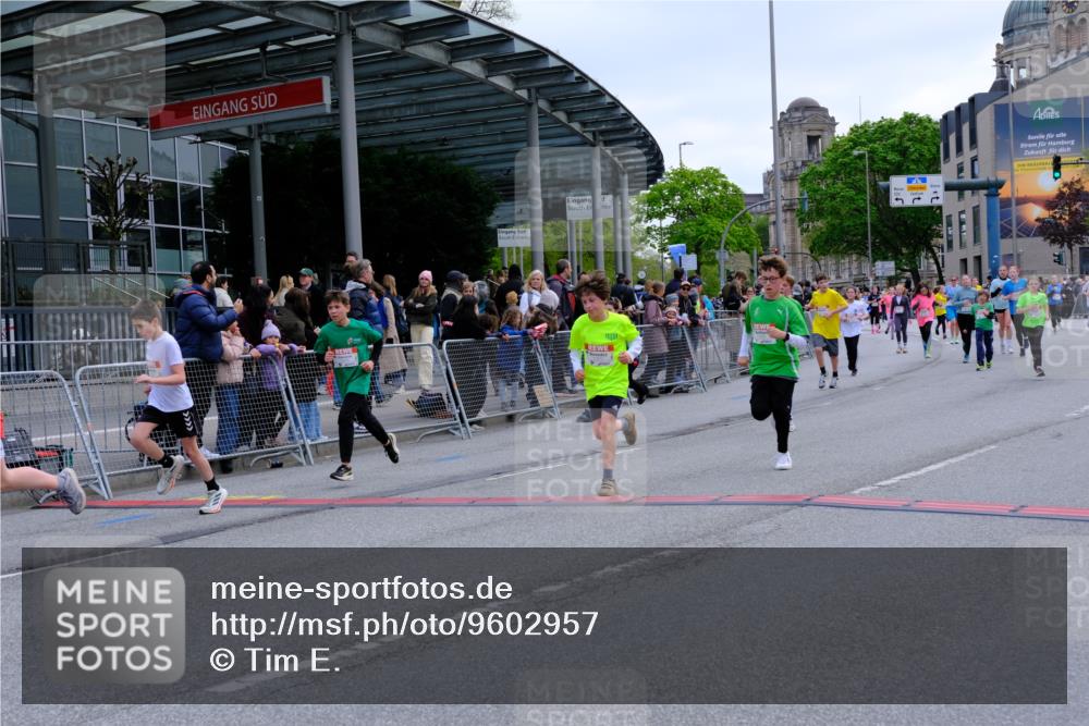 25.04.2026 - Das Zehntel Tim E. http://msf.ph/oto/9602957 25.04.2026 14:57:57 Ziel 15172, 15177, 15202, 15474, 15586, 15612, 15749, 15752, 15764, 15831, 15839, 16109, 16135, 16138, 16145, 16166, 16206, 16551, 16563, 16566, 16822, 16938, 17189, 17308, 17409, 17539, 17623, 17800, 17809, 17837, 17972 meine-sportfotos.de