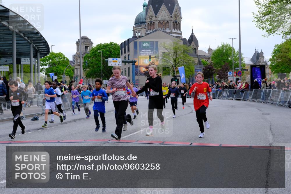 25.04.2026 - Das Zehntel Tim E. http://msf.ph/oto/9603258 25.04.2026 14:58:21 Ziel 15003, 15026, 15038, 15154, 15516, 15658, 15671, 15673, 15883, 15893, 16180, 16533, 16534, 16537, 16547, 16604, 16606, 16666, 16723, 16850, 16875, 16962, 17050, 17051, 17302, 17307, 17523, 17536, 17564, 17611, 17635, 17653, 17667, 17755, 17868 meine-sportfotos.de
