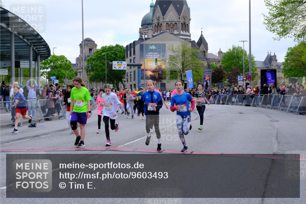 25.04.2026 - Das Zehntel Tim E. http://msf.ph/oto/9603493 25.04.2026 14:58:43 Ziel 15217, 15320, 15323, 15356, 15361, 15488, 15491, 15494, 15551, 15555, 15662, 15890, 16099, 16172, 16256, 16326, 16478, 16569, 16582, 16600, 16780, 16807, 16817, 16838, 16952, 16953, 16965, 17135, 17543, 17685, 17729, 17734, 17738, 17845, 17999, 18068, 18096, 18171, 18326 meine-sportfotos.de