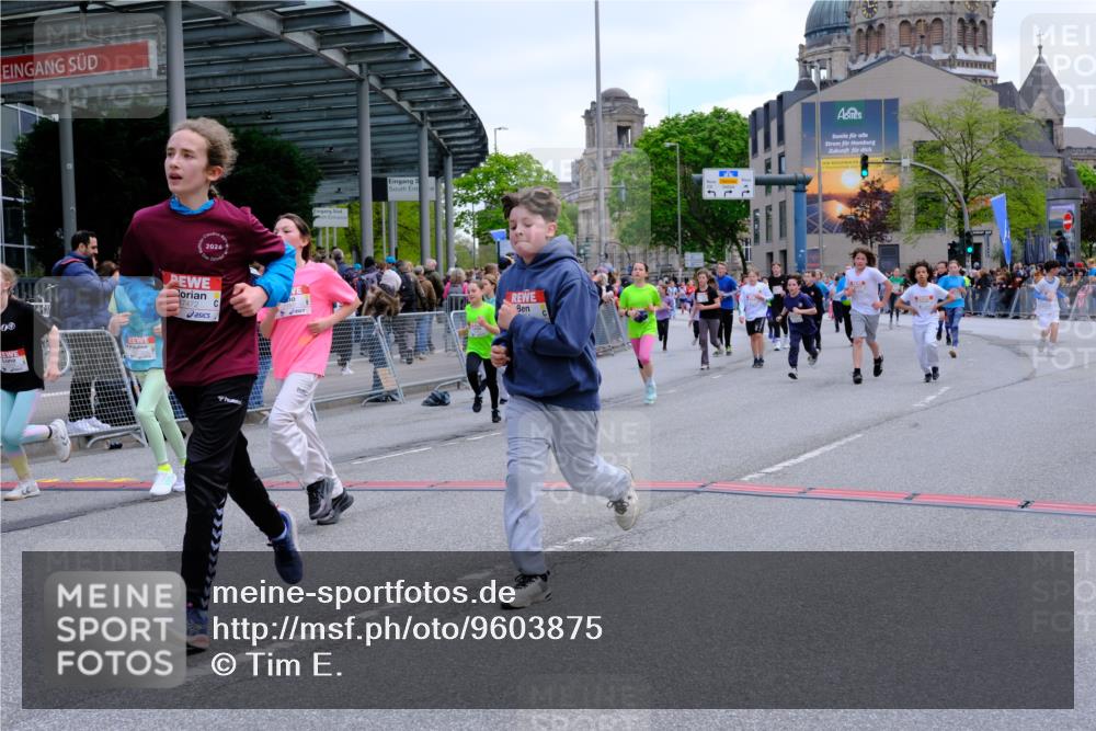 25.04.2026 - Das Zehntel Tim E. http://msf.ph/oto/9603875 25.04.2026 14:59:03 Ziel 15116, 15312, 15324, 15429, 15462, 15537, 15583, 15584, 15766, 15939, 16076, 16084, 16171, 16177, 16262, 16263, 16350, 16385, 16423, 16448, 16452, 16621, 16672, 16724, 16727, 16785, 16787, 16854, 16930, 17319, 17351, 17411, 17432, 17433, 17465, 17472, 17545, 17701, 18043 meine-sportfotos.de