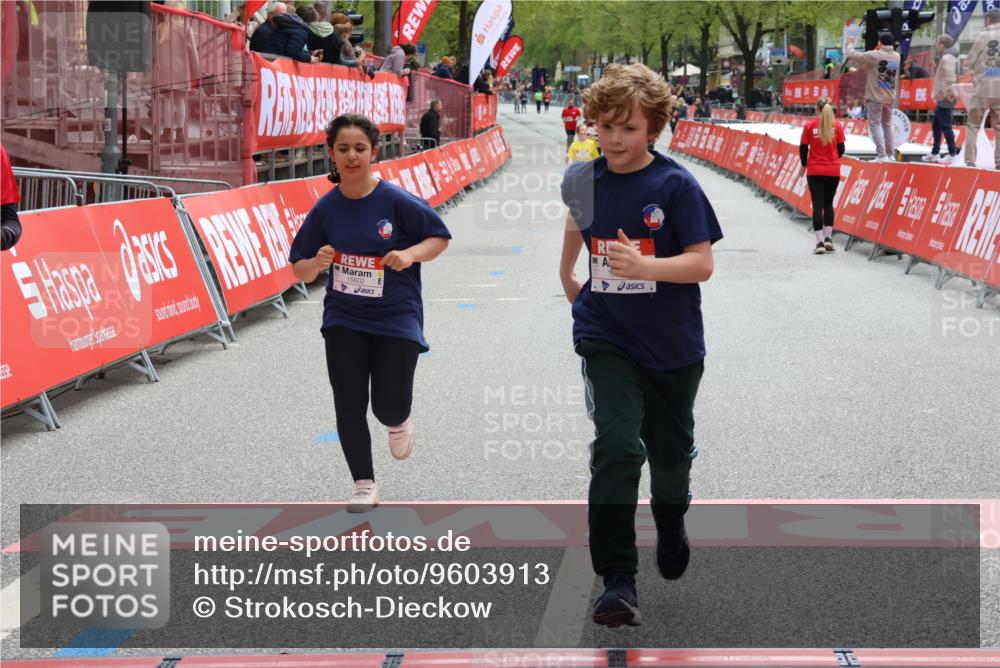 25.04.2026 - Das Zehntel Strokosch-Dieckow http://msf.ph/oto/9603913 25.04.2026 15:12:01 Ziel 15580, 15602, 15580, 15602 meine-sportfotos.de