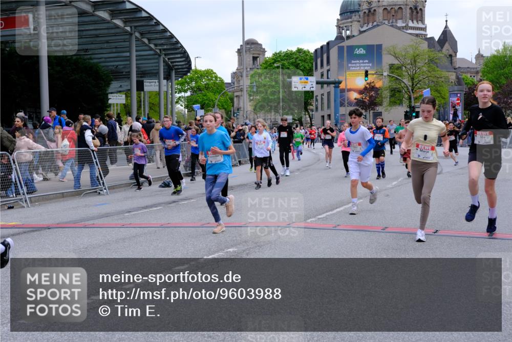 25.04.2026 - Das Zehntel Tim E. http://msf.ph/oto/9603988 25.04.2026 14:59:08 Ziel 15312, 15324, 15376, 15382, 15429, 15583, 15584, 16183, 16200, 16333, 16350, 16385, 16423, 16448, 16452, 16499, 16605, 16672, 16724, 16727, 16785, 16787, 16854, 16930, 17143, 17319, 17351, 17411, 17432, 17433, 17472, 17545, 17563, 17701, 17749, 17752, 17936, 17984, 18059 meine-sportfotos.de