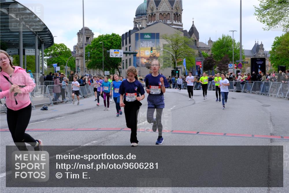 25.04.2026 - Das Zehntel Tim E. http://msf.ph/oto/9606281 25.04.2026 15:00:12 Ziel 15041, 15044, 15054, 15178, 15204, 15590, 15600, 16011, 16121, 16165, 16170, 16174, 16276, 16441, 16456, 16612, 16617, 16662, 16679, 16820, 17337, 17340, 17343, 17360, 17521, 17532, 17609, 17627, 17825, 17907, 17909, 17992, 18000, 18050, 18112, 18122, 18134, 18159, 18298 meine-sportfotos.de