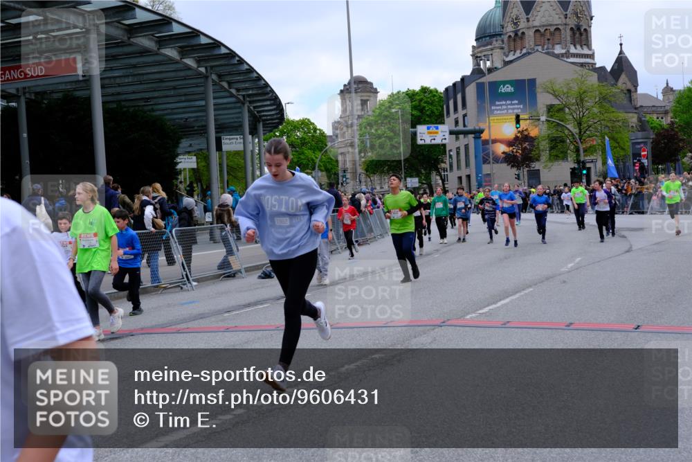 25.04.2026 - Das Zehntel Tim E. http://msf.ph/oto/9606431 25.04.2026 15:00:22 Ziel 15014, 15016, 15041, 15104, 15178, 15204, 15371, 15428, 15519, 15535, 15902, 15905, 16174, 16353, 16395, 16498, 16662, 16679, 16820, 17234, 17360, 17482, 17627, 17824, 17833, 17992, 18000, 18050, 18159 meine-sportfotos.de