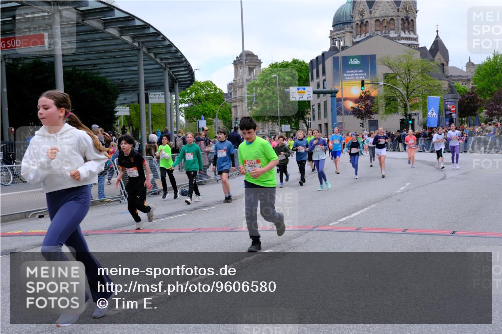 25.04.2026 - Das Zehntel Tim E. http://msf.ph/oto/9606580 25.04.2026 15:00:30 Ziel 15015, 15104, 15371, 15393, 15395, 15535, 15902, 15905, 16027, 16029, 16039, 16162, 16164, 16188, 16260, 16302, 16395, 16413, 16625, 16700, 17196, 17315, 17318, 17321, 17328, 17482, 17823, 17824, 17833, 18085 meine-sportfotos.de