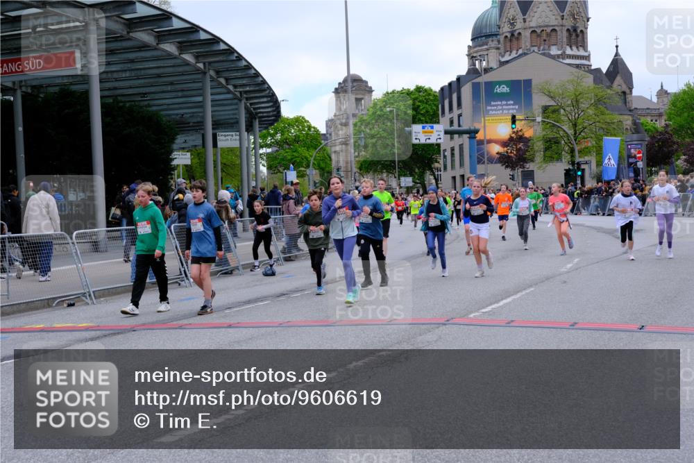 25.04.2026 - Das Zehntel Tim E. http://msf.ph/oto/9606619 25.04.2026 15:00:32 Ziel 15015, 15104, 15371, 15393, 15395, 15535, 15809, 15902, 15905, 16027, 16029, 16039, 16162, 16164, 16188, 16260, 16302, 16395, 16413, 16625, 16673, 16700, 16943, 17196, 17315, 17318, 17321, 17328, 17561, 17823, 17824, 17833, 17834, 18085 meine-sportfotos.de