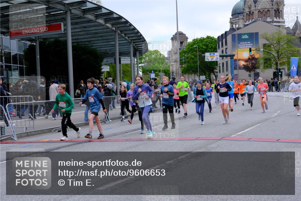25.04.2026 - Das Zehntel Tim E. http://msf.ph/oto/9606653 25.04.2026 15:00:33 Ziel 15015, 15104, 15371, 15393, 15395, 15806, 15809, 15902, 15905, 16027, 16029, 16039, 16162, 16164, 16188, 16260, 16302, 16413, 16625, 16673, 16700, 16943, 17196, 17315, 17318, 17321, 17328, 17561, 17823, 17824, 17833, 17834, 18085 meine-sportfotos.de