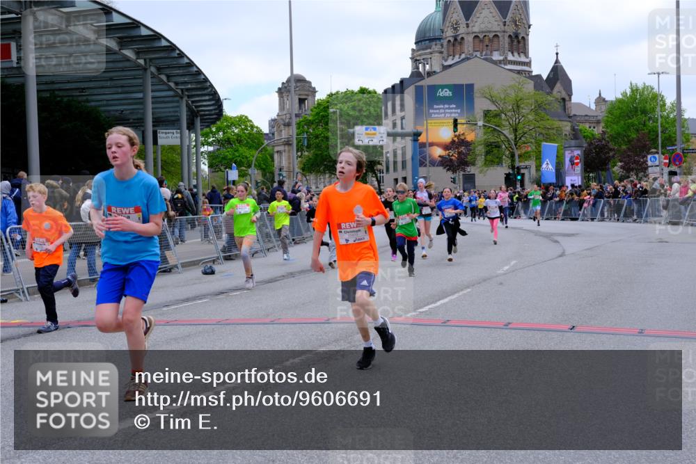 25.04.2026 - Das Zehntel Tim E. http://msf.ph/oto/9606691 25.04.2026 15:00:38 Ziel 15015, 15393, 15395, 15397, 15675, 15786, 15806, 15809, 16027, 16029, 16198, 16302, 16312, 16325, 16402, 16413, 16625, 16673, 16943, 17196, 17298, 17315, 17318, 17321, 17328, 17561, 17625, 17662, 17790, 17823, 17834, 18085 meine-sportfotos.de