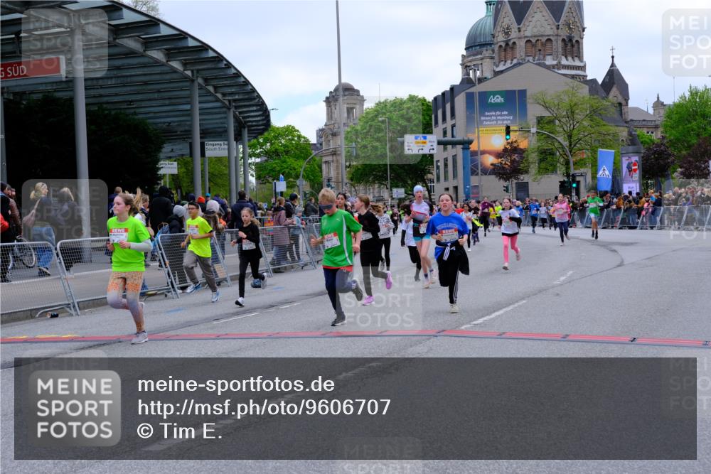 25.04.2026 - Das Zehntel Tim E. http://msf.ph/oto/9606707 25.04.2026 15:00:39 Ziel 15015, 15393, 15395, 15397, 15675, 15786, 15806, 15809, 16027, 16029, 16198, 16302, 16312, 16325, 16402, 16413, 16625, 16673, 16943, 17298, 17315, 17318, 17321, 17328, 17561, 17625, 17662, 17790, 17823, 17834, 18085 meine-sportfotos.de
