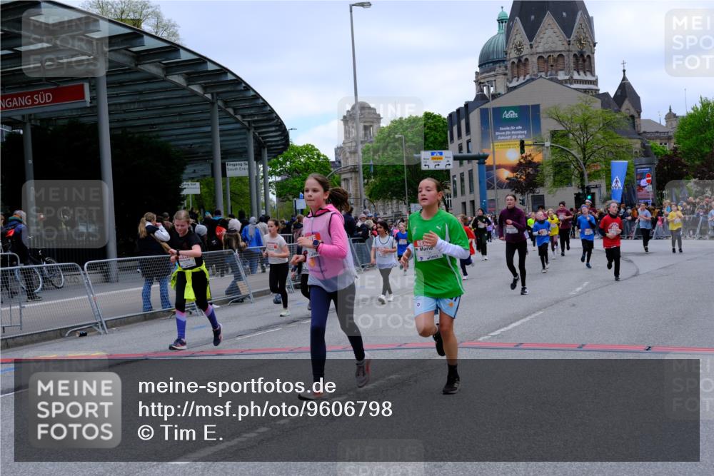 25.04.2026 - Das Zehntel Tim E. http://msf.ph/oto/9606798 25.04.2026 15:00:47 Ziel 15017, 15087, 15176, 15397, 15517, 15528, 15675, 15786, 16198, 16291, 16312, 16325, 16555, 16560, 16602, 16603, 16738, 16753, 16912, 17121, 17298, 17625, 17662, 17713, 17784, 17790, 18058 meine-sportfotos.de