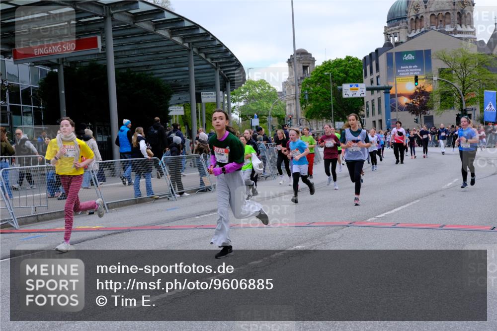 25.04.2026 - Das Zehntel Tim E. http://msf.ph/oto/9606885 25.04.2026 15:01:00 Ziel 15169, 15515, 15538, 15616, 15649, 15674, 15676, 15758, 15767, 15940, 15994, 15995, 16107, 16127, 16131, 16134, 16137, 16139, 16148, 16150, 16271, 16281, 16286, 16386, 16388, 16465, 16479, 16745, 17034, 17397, 17484, 17558, 17981, 17986 meine-sportfotos.de
