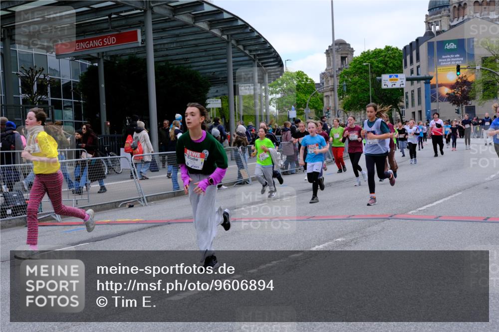 25.04.2026 - Das Zehntel Tim E. http://msf.ph/oto/9606894 25.04.2026 15:01:01 Ziel 15169, 15515, 15538, 15616, 15649, 15674, 15676, 15758, 15767, 16107, 16127, 16131, 16134, 16137, 16139, 16148, 16150, 16271, 16281, 16286, 16386, 16388, 16652, 16745, 17034, 17397, 17484, 17558, 17981, 17986 meine-sportfotos.de