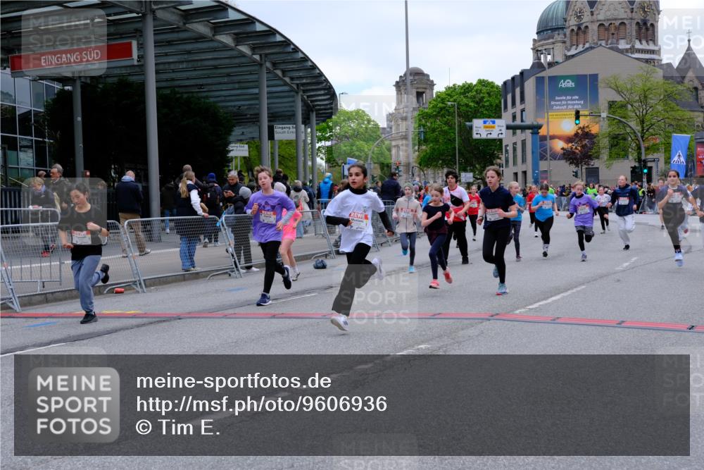 25.04.2026 - Das Zehntel Tim E. http://msf.ph/oto/9606936 25.04.2026 15:01:07 Ziel 15021, 15056, 15109, 15117, 15169, 15483, 15486, 15515, 15538, 15596, 15609, 15616, 15649, 15674, 15676, 16127, 16133, 16134, 16139, 16147, 16148, 16248, 16252, 16281, 16286, 16297, 16386, 16652, 16745, 16946, 17034, 17484, 17527, 17541, 17555, 17558, 17599, 17608, 18105, 18330 meine-sportfotos.de