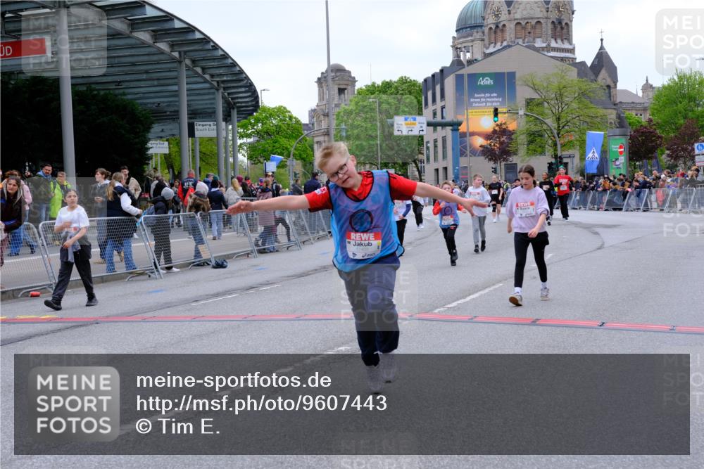 25.04.2026 - Das Zehntel Tim E. http://msf.ph/oto/9607443 25.04.2026 15:02:16 Ziel 15011, 15024, 15164, 15512, 15568, 15570, 15575, 15909, 15930, 15992, 15997, 16006, 16026, 16030, 16049, 16532, 16548, 16635, 16674, 16948, 17190, 17191, 17348, 17355, 17405, 17407, 17457, 17607, 17829, 17993 meine-sportfotos.de