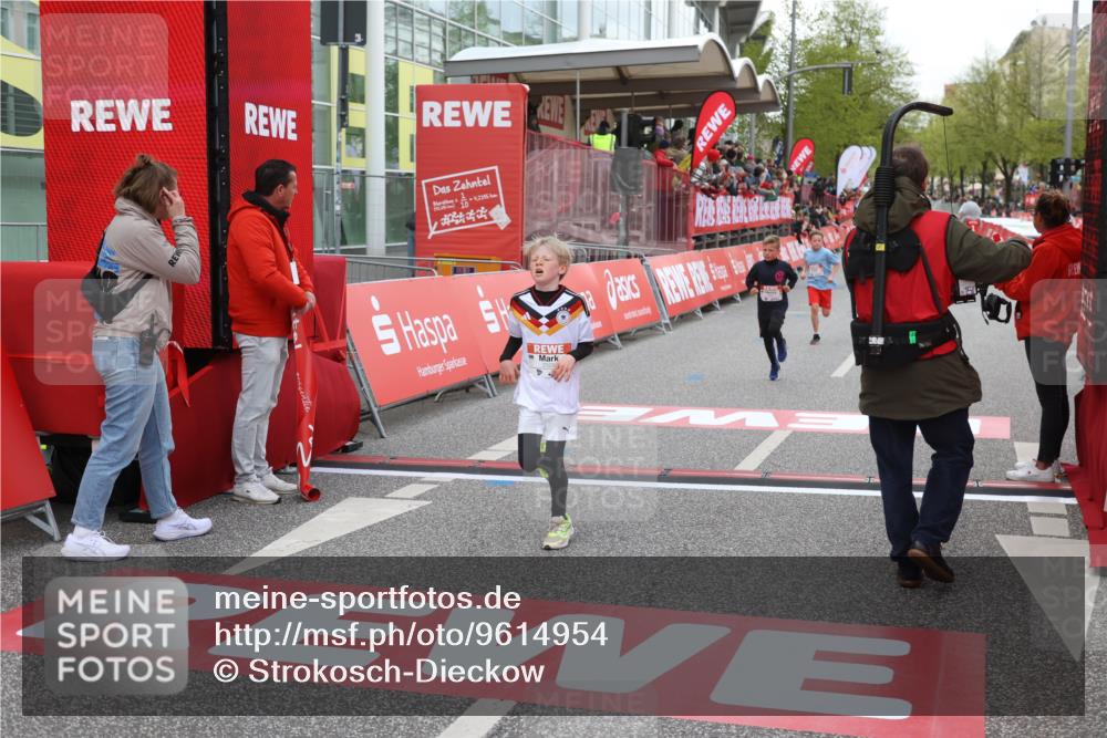 25.04.2026 - Das Zehntel Strokosch-Dieckow http://msf.ph/oto/9614954 25.04.2026 08:46:52 Ziel 2328, 3081 meine-sportfotos.de
