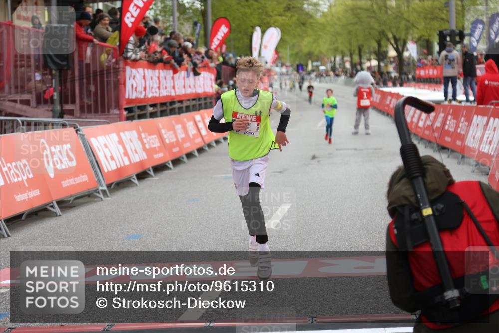 25.04.2026 - Das Zehntel Strokosch-Dieckow http://msf.ph/oto/9615310 25.04.2026 08:47:26 Ziel 3188, 3339, 3997 meine-sportfotos.de