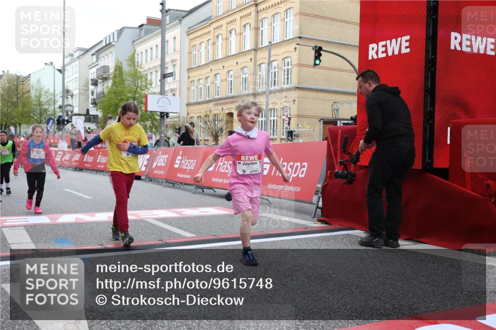 25.04.2026 - Das Zehntel Strokosch-Dieckow http://msf.ph/oto/9615748 25.04.2026 09:07:55 Ziel 1236, 1347, 1403, 1442, 2757, 3910 meine-sportfotos.de
