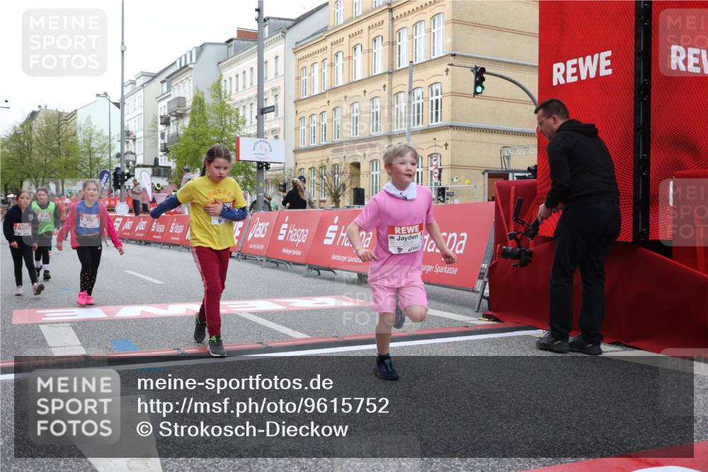 25.04.2026 - Das Zehntel Strokosch-Dieckow http://msf.ph/oto/9615752 25.04.2026 09:07:55 Ziel 1236, 1347, 1403, 1442, 2757, 3910 meine-sportfotos.de