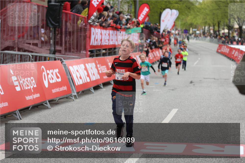 25.04.2026 - Das Zehntel Strokosch-Dieckow http://msf.ph/oto/9616089 25.04.2026 08:48:08 Ziel 2958, 2981 meine-sportfotos.de
