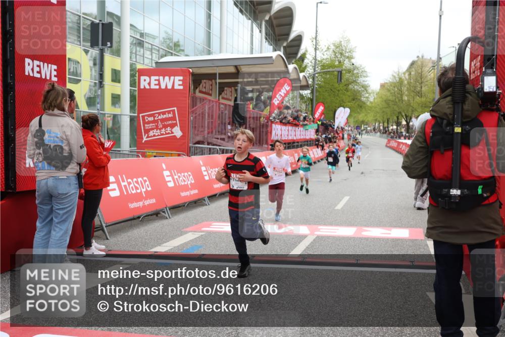 25.04.2026 - Das Zehntel Strokosch-Dieckow http://msf.ph/oto/9616206 25.04.2026 08:48:09 Ziel 2005, 2981, 3402 meine-sportfotos.de